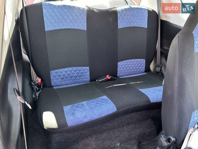 Синий Тойота Айго, объемом двигателя 1 л и пробегом 253 тыс. км за 4300 $, фото 9 на Automoto.ua