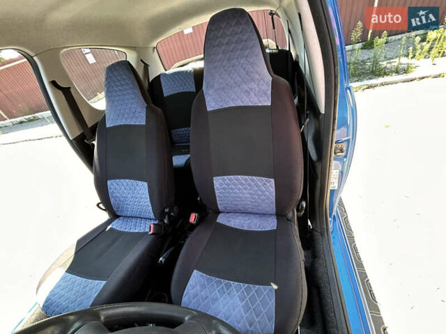 Синий Тойота Айго, объемом двигателя 1 л и пробегом 253 тыс. км за 4500 $, фото 11 на Automoto.ua