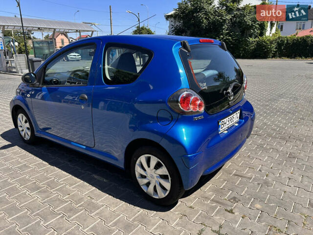 Синий Тойота Айго, объемом двигателя 1 л и пробегом 253 тыс. км за 4300 $, фото 2 на Automoto.ua