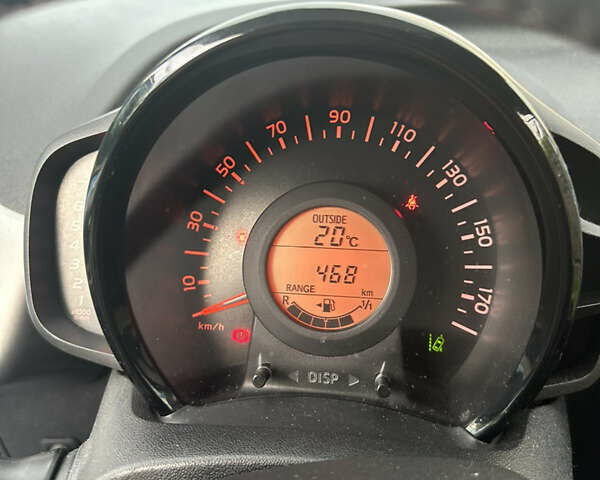 Синий Тойота Айго, объемом двигателя 1 л и пробегом 133 тыс. км за 6000 $, фото 7 на Automoto.ua