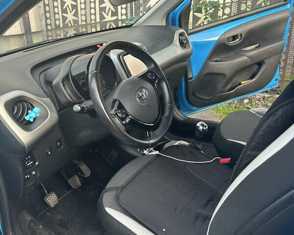 Синий Тойота Айго, объемом двигателя 1 л и пробегом 133 тыс. км за 6000 $, фото 4 на Automoto.ua