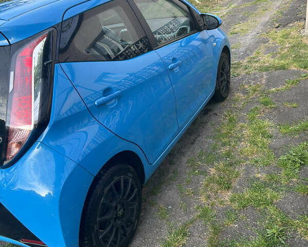 Синий Тойота Айго, объемом двигателя 1 л и пробегом 133 тыс. км за 6000 $, фото 3 на Automoto.ua