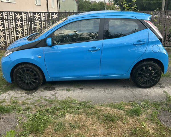 Синий Тойота Айго, объемом двигателя 1 л и пробегом 133 тыс. км за 6000 $, фото 1 на Automoto.ua