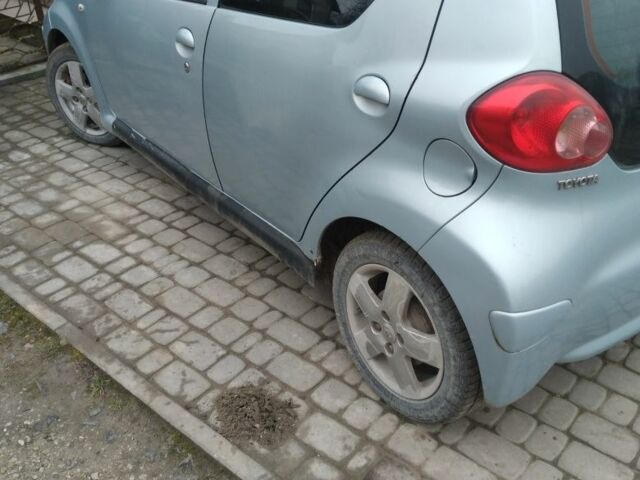 Синий Тойота Айго, объемом двигателя 1 л и пробегом 281 тыс. км за 3600 $, фото 3 на Automoto.ua