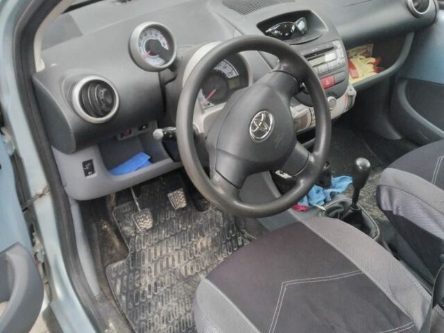 Синий Тойота Айго, объемом двигателя 1 л и пробегом 281 тыс. км за 3600 $, фото 5 на Automoto.ua