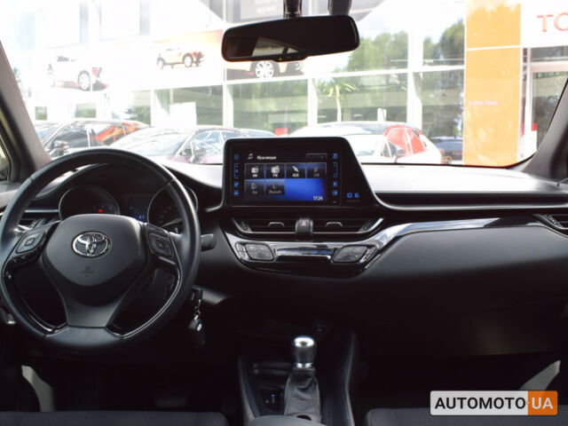 Белый Тойота C-HR, объемом двигателя 2 л и пробегом 62 тыс. км за 19800 $, фото 7 на Automoto.ua
