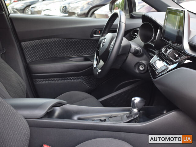 Белый Тойота C-HR, объемом двигателя 2 л и пробегом 62 тыс. км за 19800 $, фото 5 на Automoto.ua