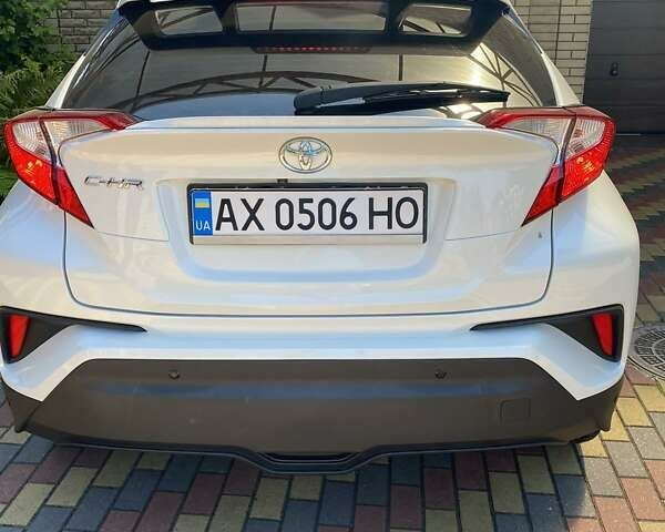 Белый Тойота C-HR, объемом двигателя 2 л и пробегом 71 тыс. км за 22000 $, фото 1 на Automoto.ua