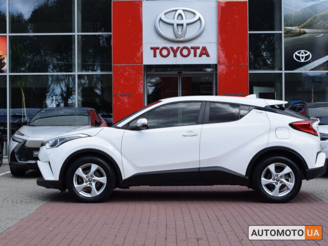 Белый Тойота C-HR, объемом двигателя 2 л и пробегом 62 тыс. км за 19800 $, фото 2 на Automoto.ua