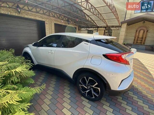 Белый Тойота C-HR, объемом двигателя 2 л и пробегом 71 тыс. км за 22000 $, фото 2 на Automoto.ua