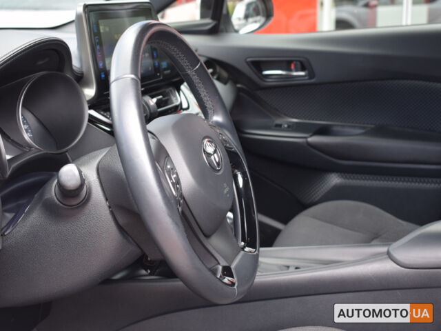 Белый Тойота C-HR, объемом двигателя 2 л и пробегом 62 тыс. км за 19800 $, фото 11 на Automoto.ua
