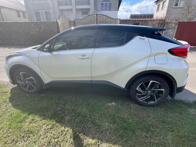Белый Тойота C-HR, объемом двигателя 2 л и пробегом 30 тыс. км за 19000 $, фото 2 на Automoto.ua