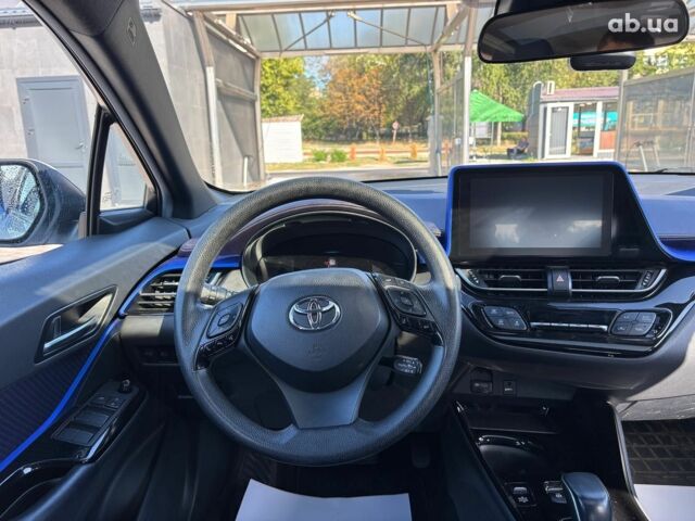 Белый Тойота C-HR, объемом двигателя 0 л и пробегом 75 тыс. км за 18990 $, фото 25 на Automoto.ua