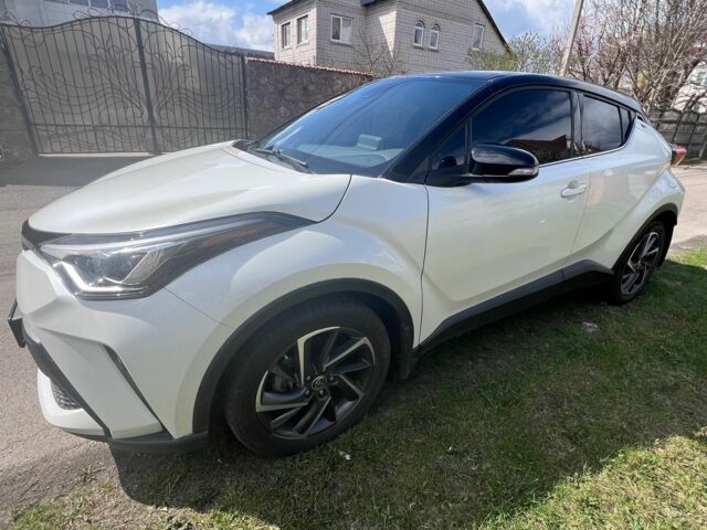 Белый Тойота C-HR, объемом двигателя 2 л и пробегом 30 тыс. км за 19000 $, фото 1 на Automoto.ua