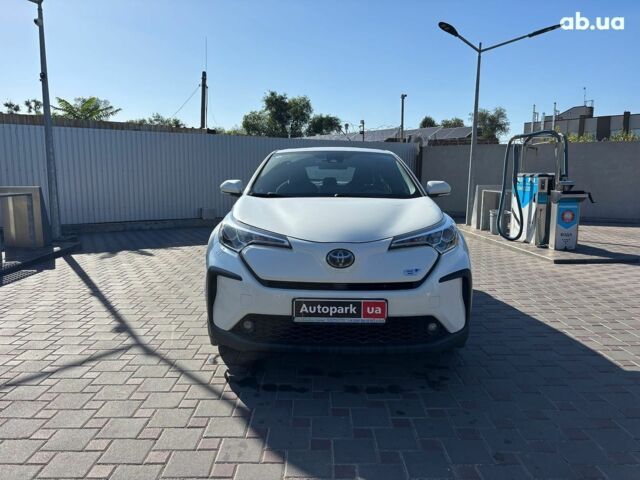 Белый Тойота C-HR, объемом двигателя 0 л и пробегом 75 тыс. км за 18990 $, фото 7 на Automoto.ua