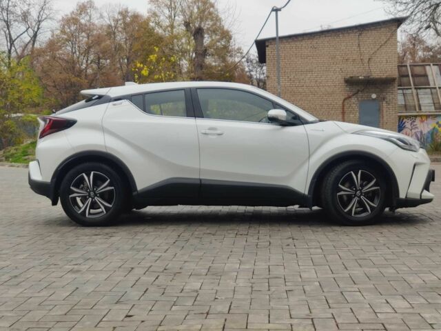 Белый Тойота C-HR, объемом двигателя 1.8 л и пробегом 86 тыс. км за 28000 $, фото 2 на Automoto.ua