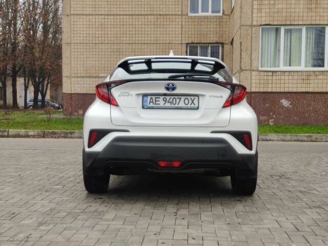 Белый Тойота C-HR, объемом двигателя 1.8 л и пробегом 86 тыс. км за 28000 $, фото 4 на Automoto.ua