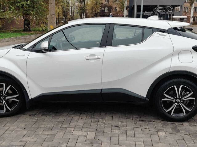 Белый Тойота C-HR, объемом двигателя 1.8 л и пробегом 86 тыс. км за 28000 $, фото 3 на Automoto.ua