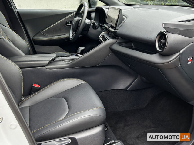 Тойота C-HR 2024 в Черновцах на Automoto.ua Белый Тойота C-HR, объемом двигателя 2 л и пробегом 18 тыс. км за 43296 $, фото 9 на Automoto.ua