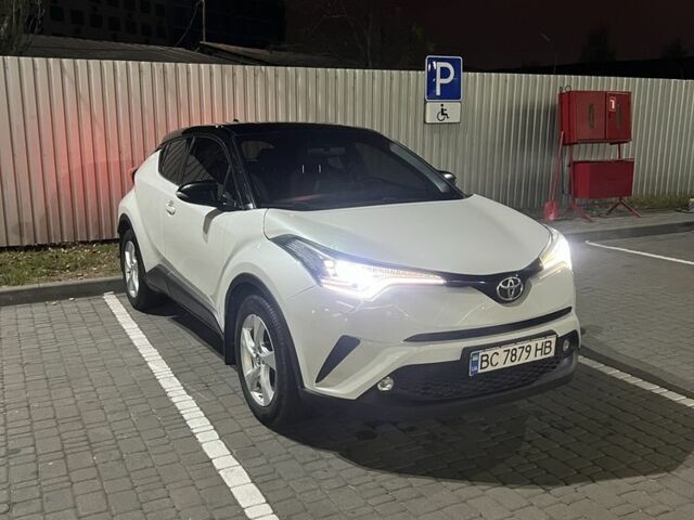 Белый Тойота C-HR, объемом двигателя 1.2 л и пробегом 92 тыс. км за 18700 $, фото 5 на Automoto.ua