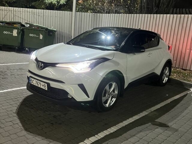 Белый Тойота C-HR, объемом двигателя 1.2 л и пробегом 92 тыс. км за 18700 $, фото 3 на Automoto.ua