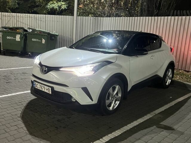 Белый Тойота C-HR, объемом двигателя 1.2 л и пробегом 92 тыс. км за 18700 $, фото 2 на Automoto.ua