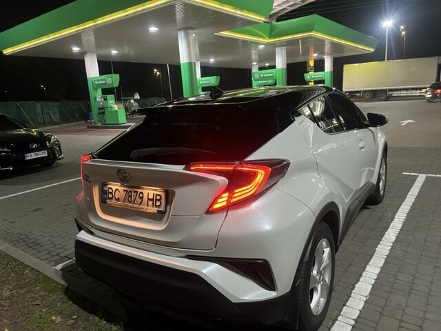 Белый Тойота C-HR, объемом двигателя 1.2 л и пробегом 92 тыс. км за 18700 $, фото 6 на Automoto.ua