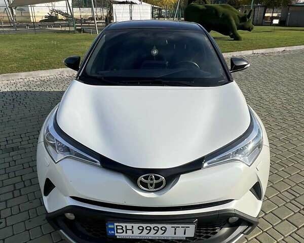 Белый Тойота C-HR, объемом двигателя 1.2 л и пробегом 168 тыс. км за 16900 $, фото 2 на Automoto.ua
