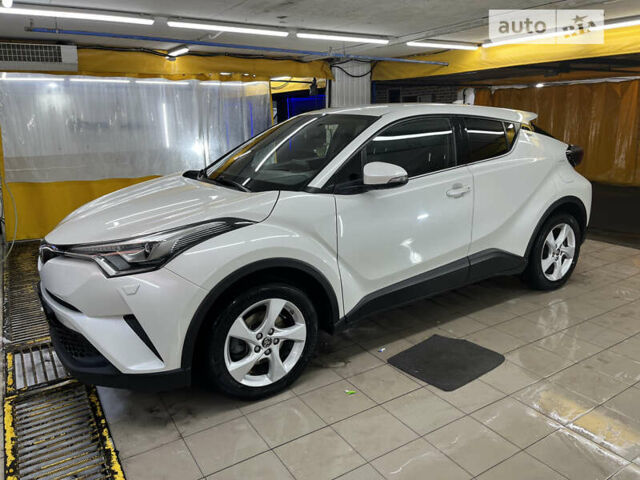 Белый Тойота C-HR, объемом двигателя 1.2 л и пробегом 101 тыс. км за 18500 $, фото 4 на Automoto.ua