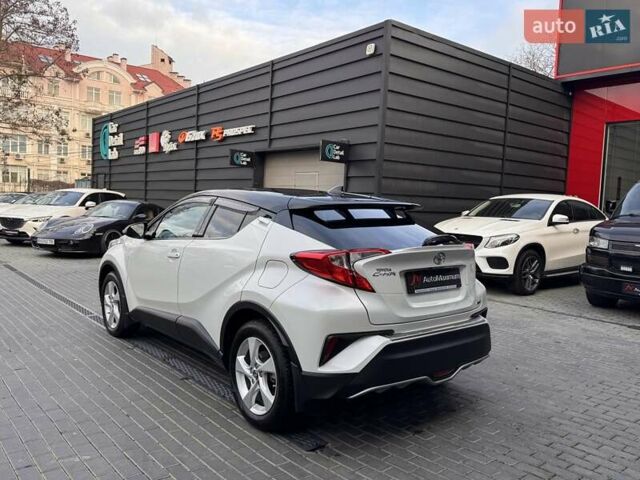 Белый Тойота C-HR, объемом двигателя 1.2 л и пробегом 168 тыс. км за 16900 $, фото 4 на Automoto.ua