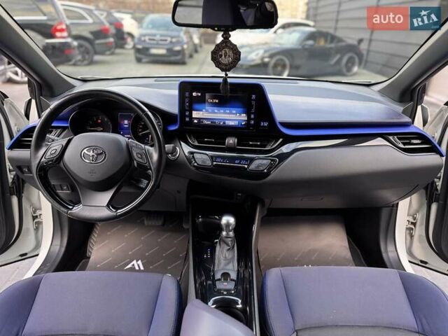 Белый Тойота C-HR, объемом двигателя 1.2 л и пробегом 168 тыс. км за 16900 $, фото 15 на Automoto.ua