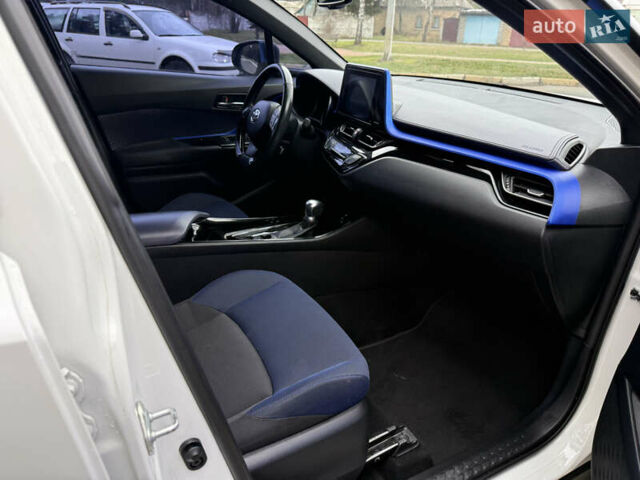 Белый Тойота C-HR, объемом двигателя 1.2 л и пробегом 105 тыс. км за 15500 $, фото 9 на Automoto.ua