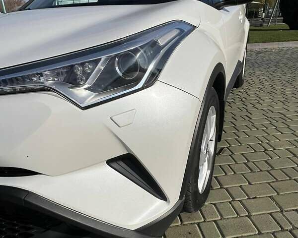 Белый Тойота C-HR, объемом двигателя 1.2 л и пробегом 168 тыс. км за 16900 $, фото 10 на Automoto.ua