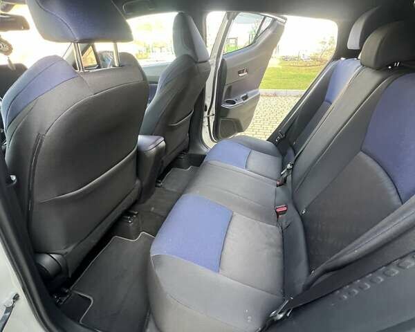 Белый Тойота C-HR, объемом двигателя 1.2 л и пробегом 168 тыс. км за 16900 $, фото 30 на Automoto.ua