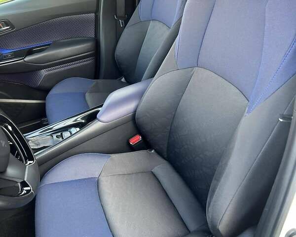 Белый Тойота C-HR, объемом двигателя 1.2 л и пробегом 168 тыс. км за 16900 $, фото 15 на Automoto.ua