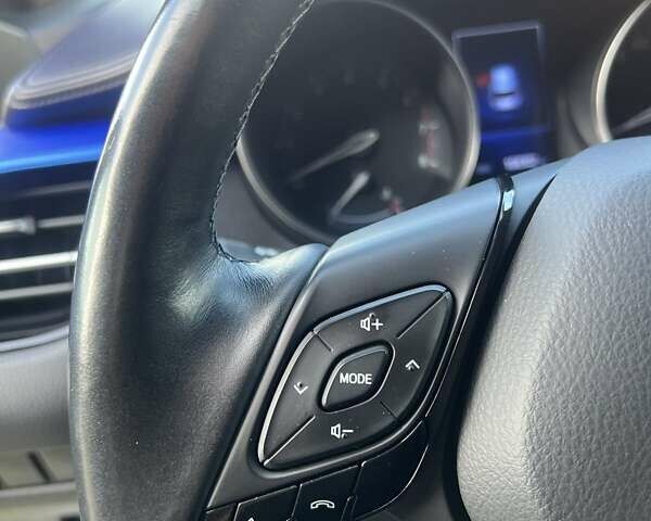 Белый Тойота C-HR, объемом двигателя 1.2 л и пробегом 168 тыс. км за 16900 $, фото 17 на Automoto.ua