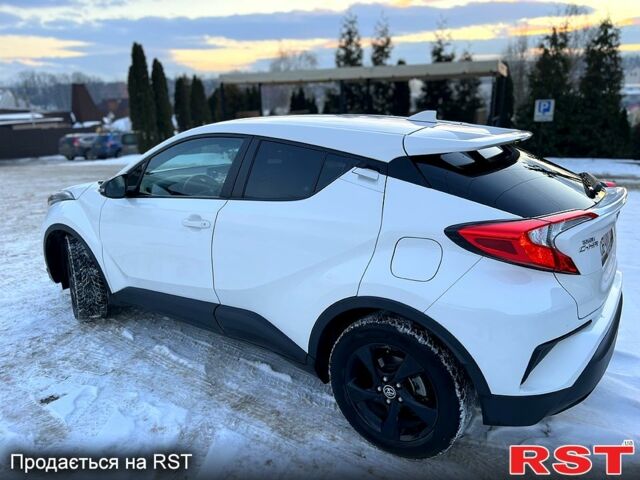 Белый Тойота C-HR, объемом двигателя 1.2 л и пробегом 68 тыс. км за 22000 $, фото 4 на Automoto.ua