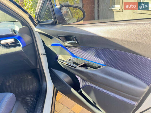 Белый Тойота C-HR, объемом двигателя 1.2 л и пробегом 103 тыс. км за 19500 $, фото 10 на Automoto.ua