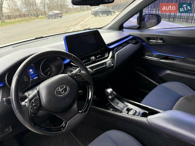 Белый Тойота C-HR, объемом двигателя 1.2 л и пробегом 105 тыс. км за 15500 $, фото 8 на Automoto.ua