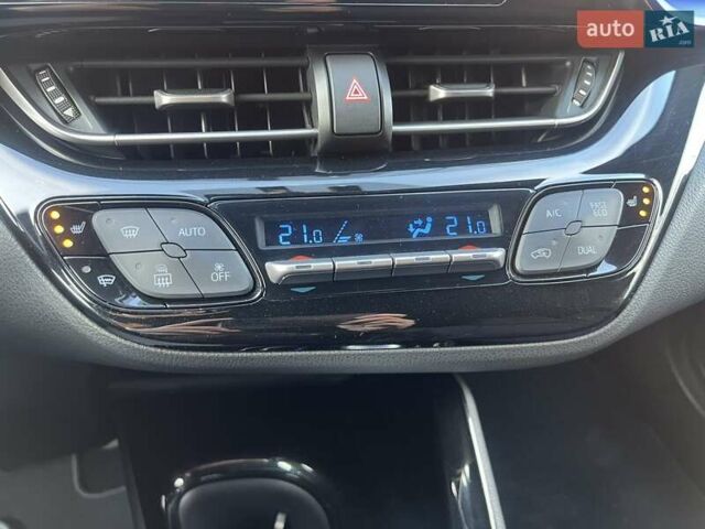 Белый Тойота C-HR, объемом двигателя 1.2 л и пробегом 168 тыс. км за 16900 $, фото 23 на Automoto.ua