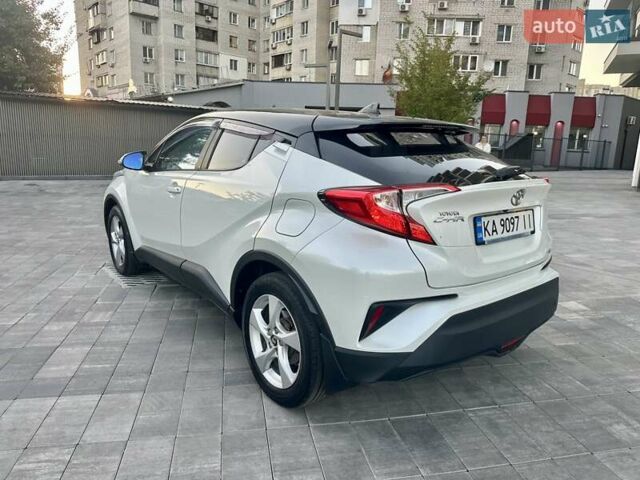 Белый Тойота C-HR, объемом двигателя 1.2 л и пробегом 146 тыс. км за 15700 $, фото 5 на Automoto.ua