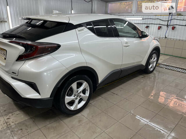 Белый Тойота C-HR, объемом двигателя 1.2 л и пробегом 101 тыс. км за 18500 $, фото 5 на Automoto.ua