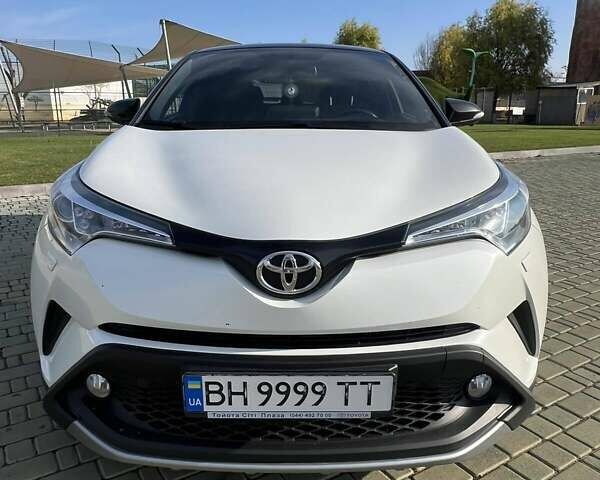 Белый Тойота C-HR, объемом двигателя 1.2 л и пробегом 168 тыс. км за 16900 $, фото 1 на Automoto.ua
