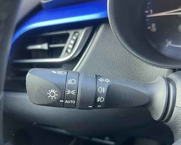 Белый Тойота C-HR, объемом двигателя 1.2 л и пробегом 168 тыс. км за 16900 $, фото 20 на Automoto.ua