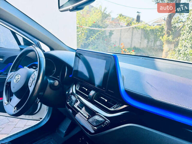Белый Тойота C-HR, объемом двигателя 1.2 л и пробегом 103 тыс. км за 19500 $, фото 9 на Automoto.ua
