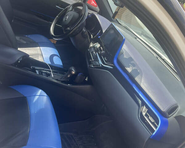 Белый Тойота C-HR, объемом двигателя 1.2 л и пробегом 76 тыс. км за 20000 $, фото 5 на Automoto.ua