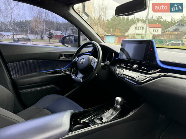 Белый Тойота C-HR, объемом двигателя 1.2 л и пробегом 105 тыс. км за 15500 $, фото 10 на Automoto.ua