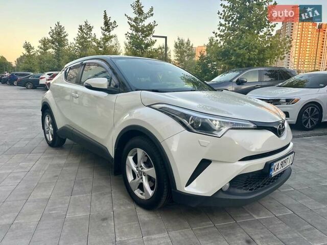 Белый Тойота C-HR, объемом двигателя 1.2 л и пробегом 146 тыс. км за 15700 $, фото 9 на Automoto.ua