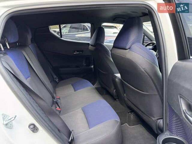 Белый Тойота C-HR, объемом двигателя 1.2 л и пробегом 168 тыс. км за 16900 $, фото 12 на Automoto.ua