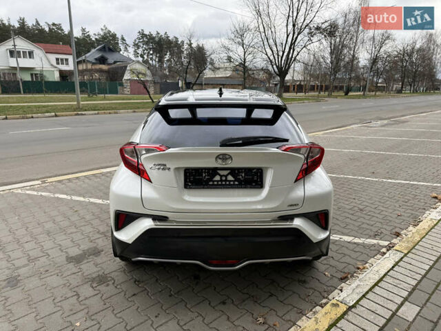 Белый Тойота C-HR, объемом двигателя 1.2 л и пробегом 105 тыс. км за 15500 $, фото 3 на Automoto.ua
